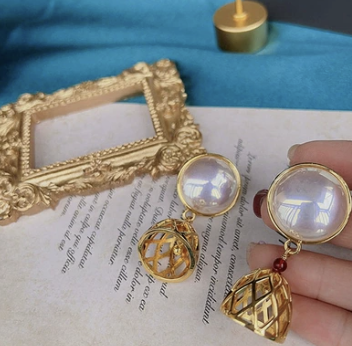Solvellae Classic Lustre Pearl Drop Earrings