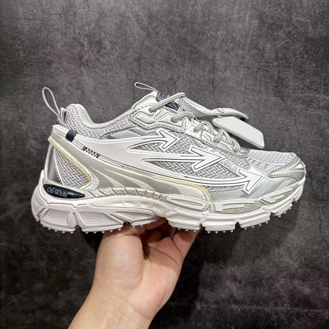 OFF-WHITE SNEAKER