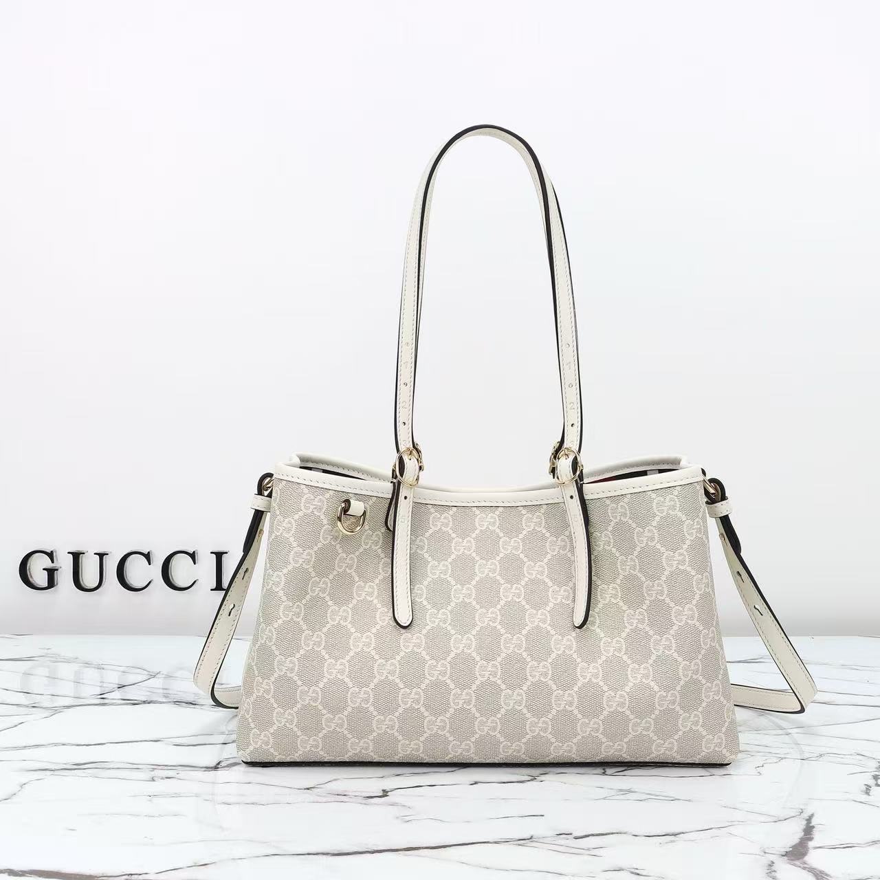 GUCCI GG Emblem / Canvas / Cowhide Leather / 31CM / 38CM