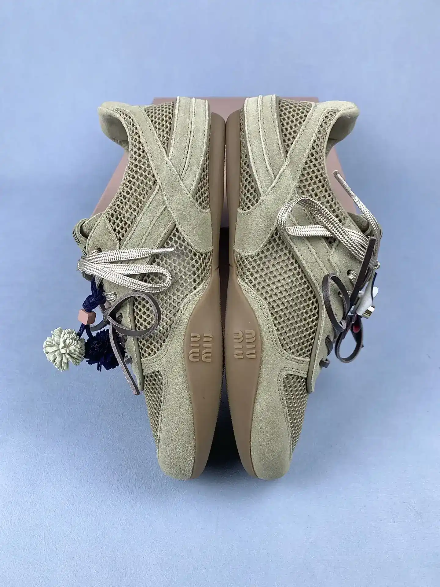 Gymnasium mesh and suede sneakers product photo from LabelPicks
