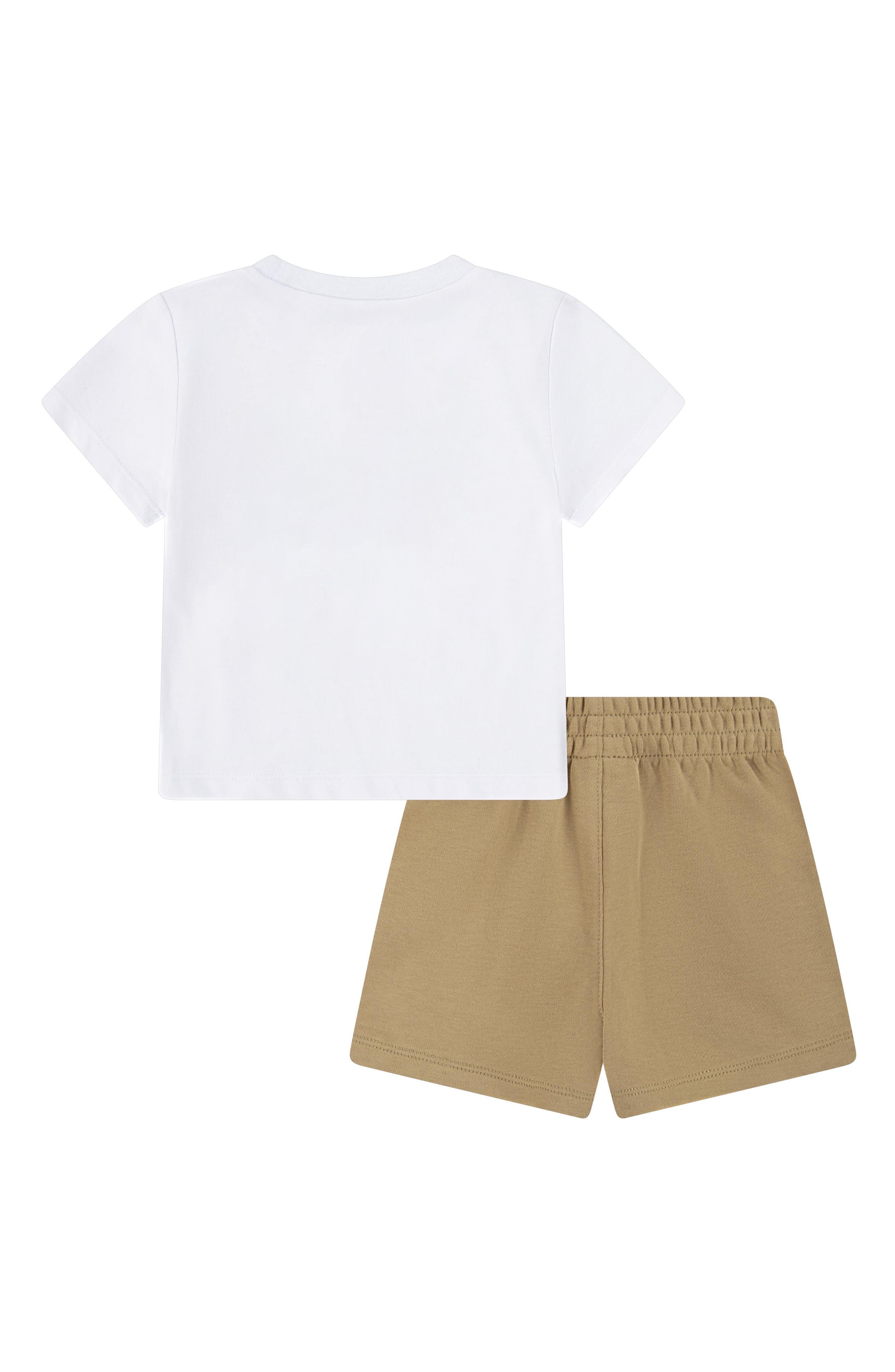 Nike Club Express Graphic T-Shirt & Shorts Set