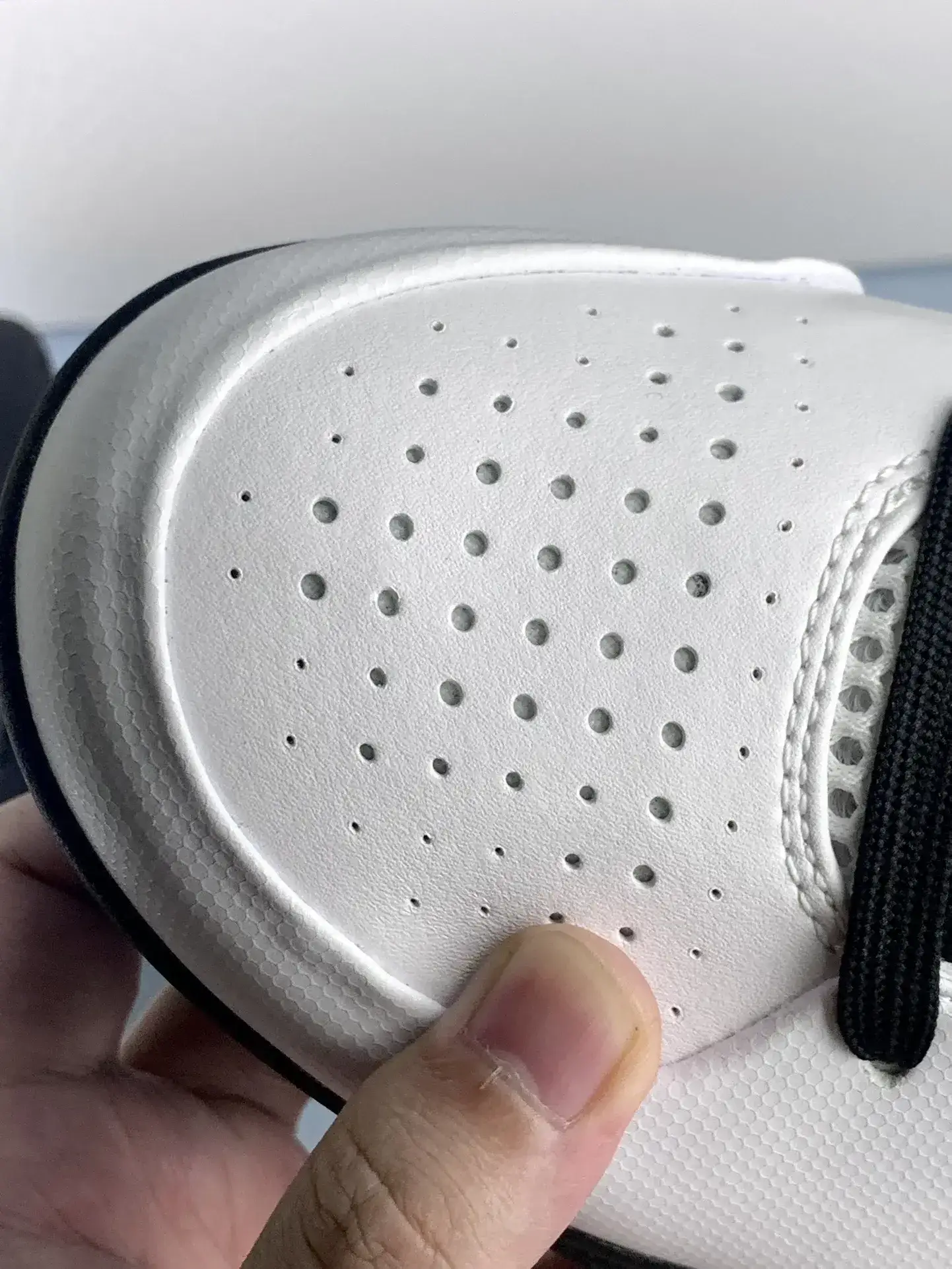 Kobe IV Protro “Mambacita” Basketball Shoes product photo from LabelPicks