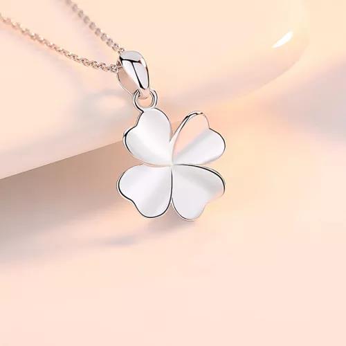 Ladies Four Leaf Clover Necklace with White Light Luxury Pendant