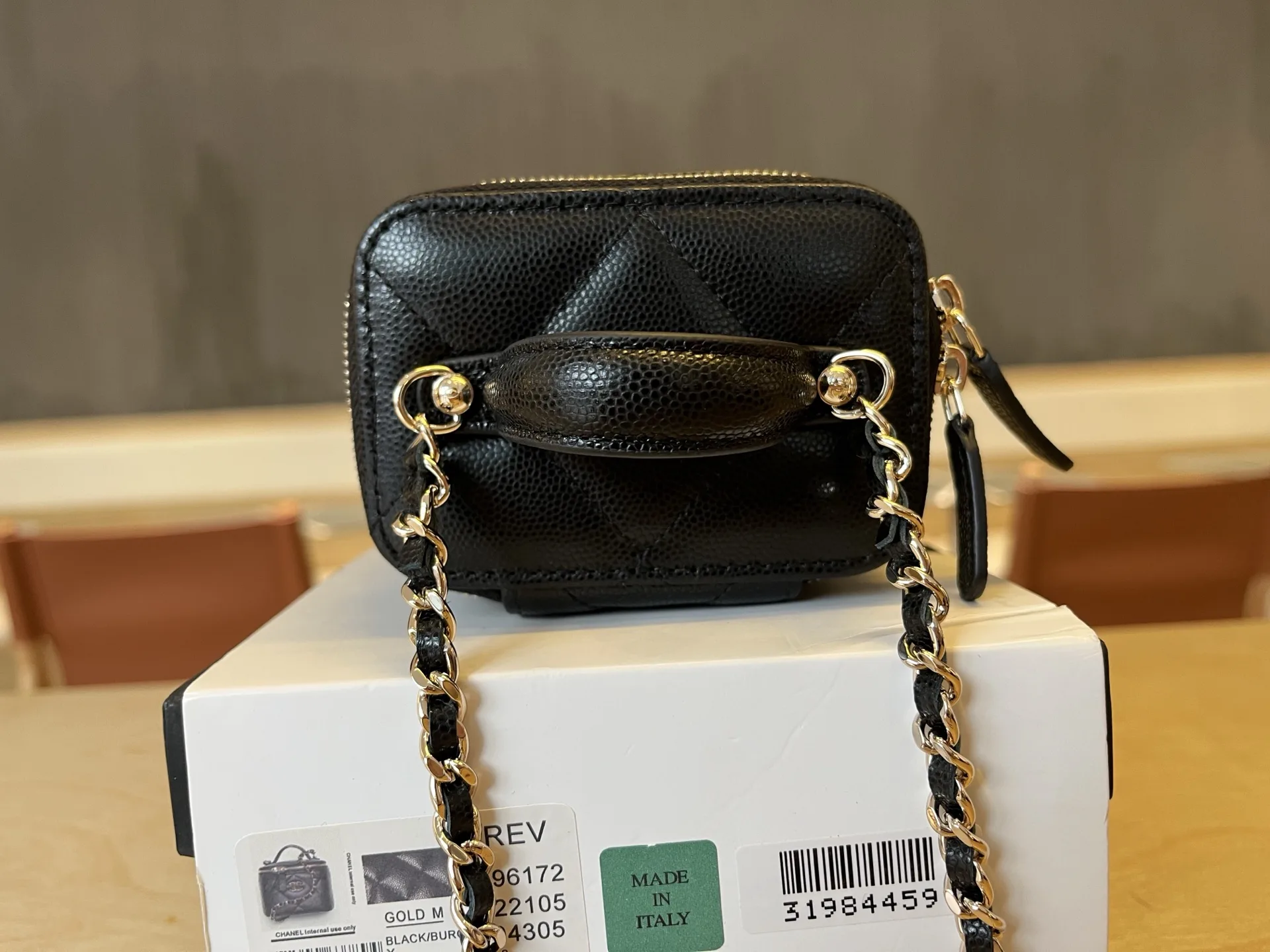 Chanel White Quilted Leather Shoulder Bag product photo from LabelPicks