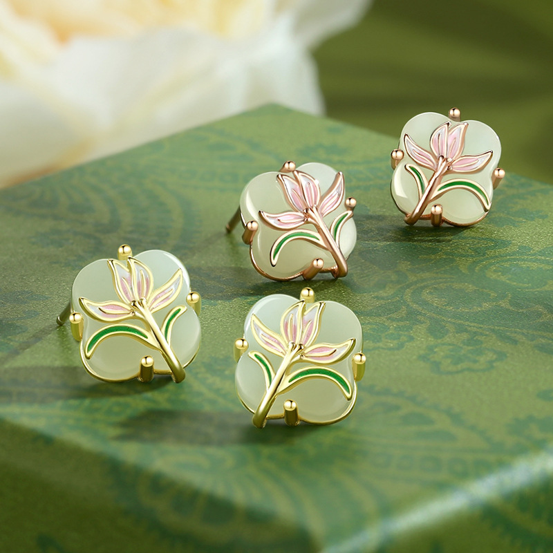 Original magnolia flower and four-leaf clover design, Hetian jade earrings for women, sterling silver, summer collection, high-end, new Chinese style, retro, and trendy earrings