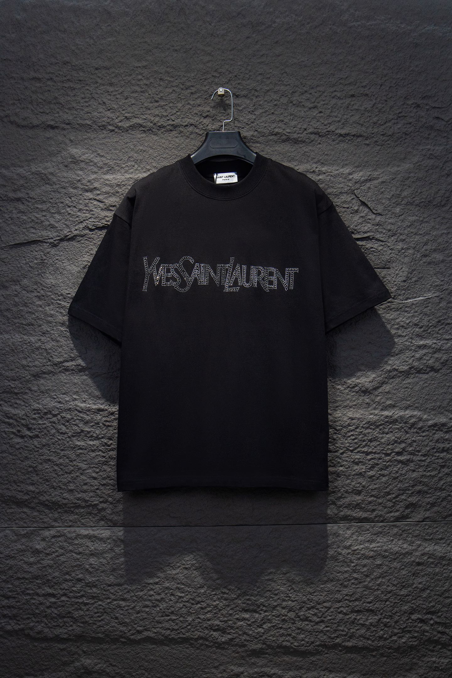 New diamond-encrusted short sleeves tshirt