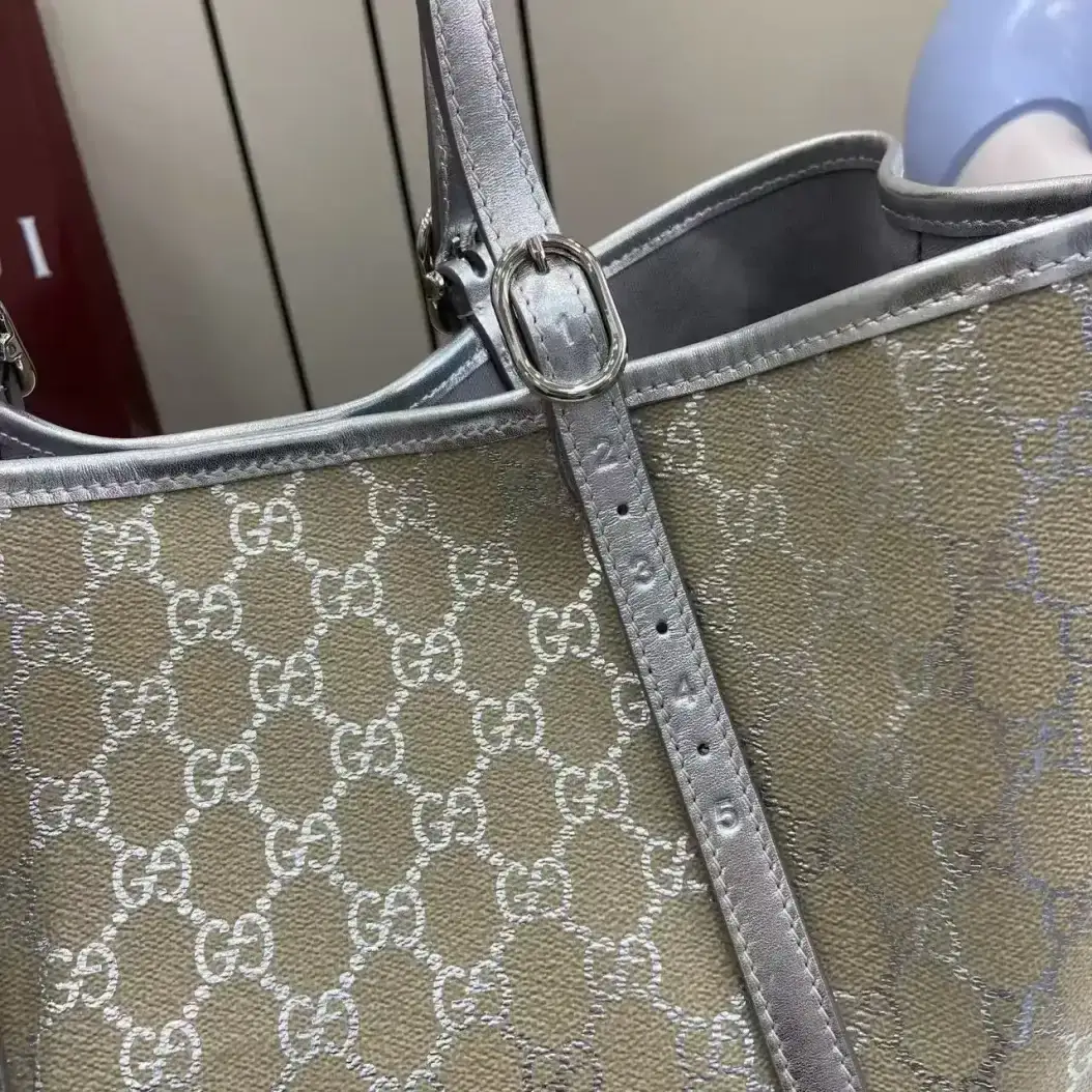 Gucci Roomy Tote Bag product photo from LabelPicks