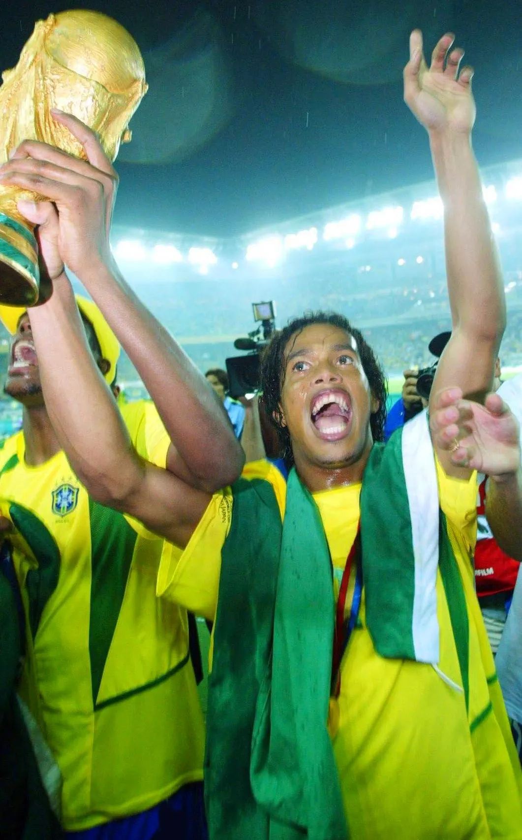 Ronaldinho Ga煤cho SIGNED Brazil 02/03 Home Jersey/Shirt - COA - 2002 Retro