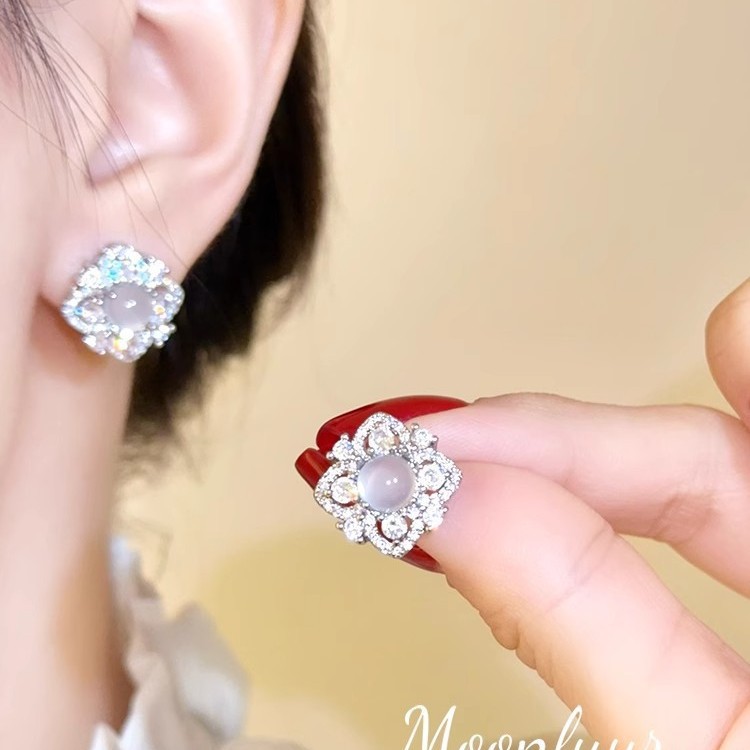 French-style vintage earrings, versatile and elegant, featuring delicate cubic zirconia and chalcedony, with a unique four-leaf clover design, offering a minimalist yet sophisticated look