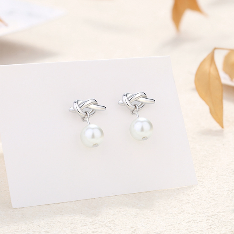 925 sterling silver bow-shaped heart earrings, French-style, chic and elegant, with pearl accents, creating a sophisticated and stylish geometric design