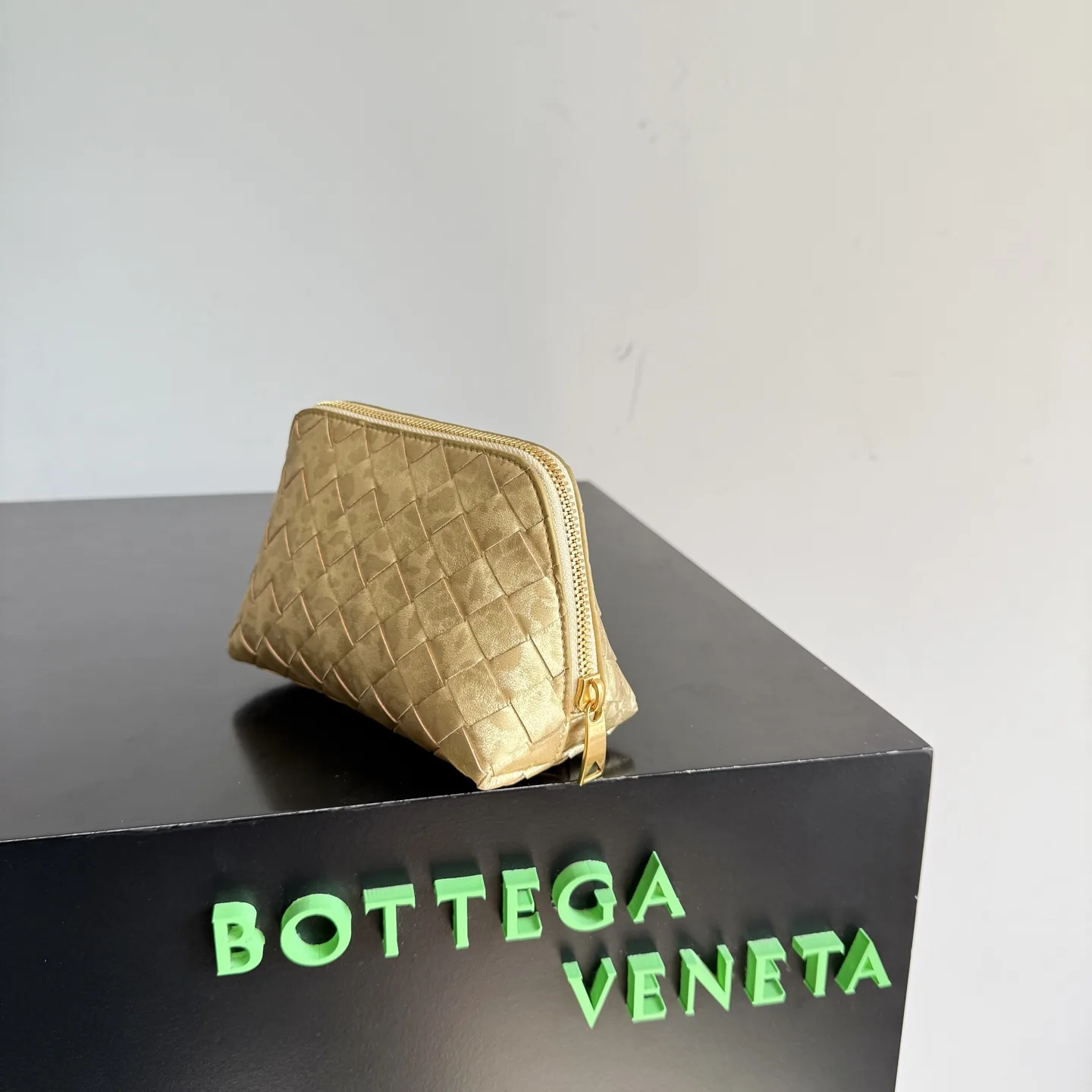 Bottega Veneta Intrecciato Woven Leather Top Handle Bag product photo from LabelPicks