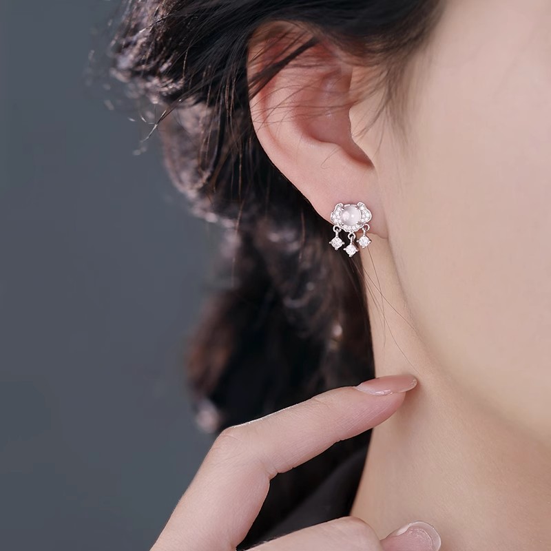 White chalcedony peace lock earrings, retro Chinese-style, versatile and elegant, simple new Chinese-style earrings