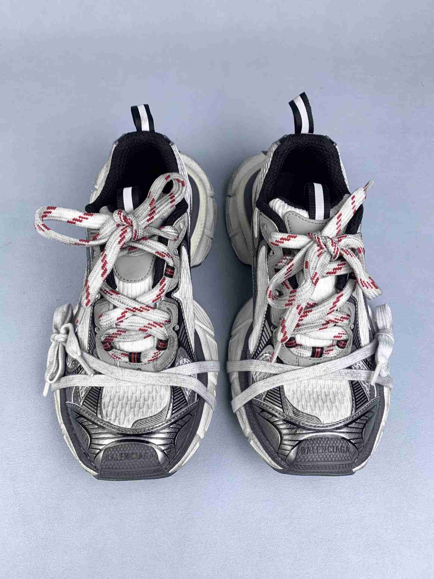3XL Sneaker in Grey/White/Red