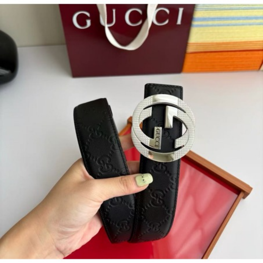 Cinto Masculino Preto com Fivela Circular Prateada