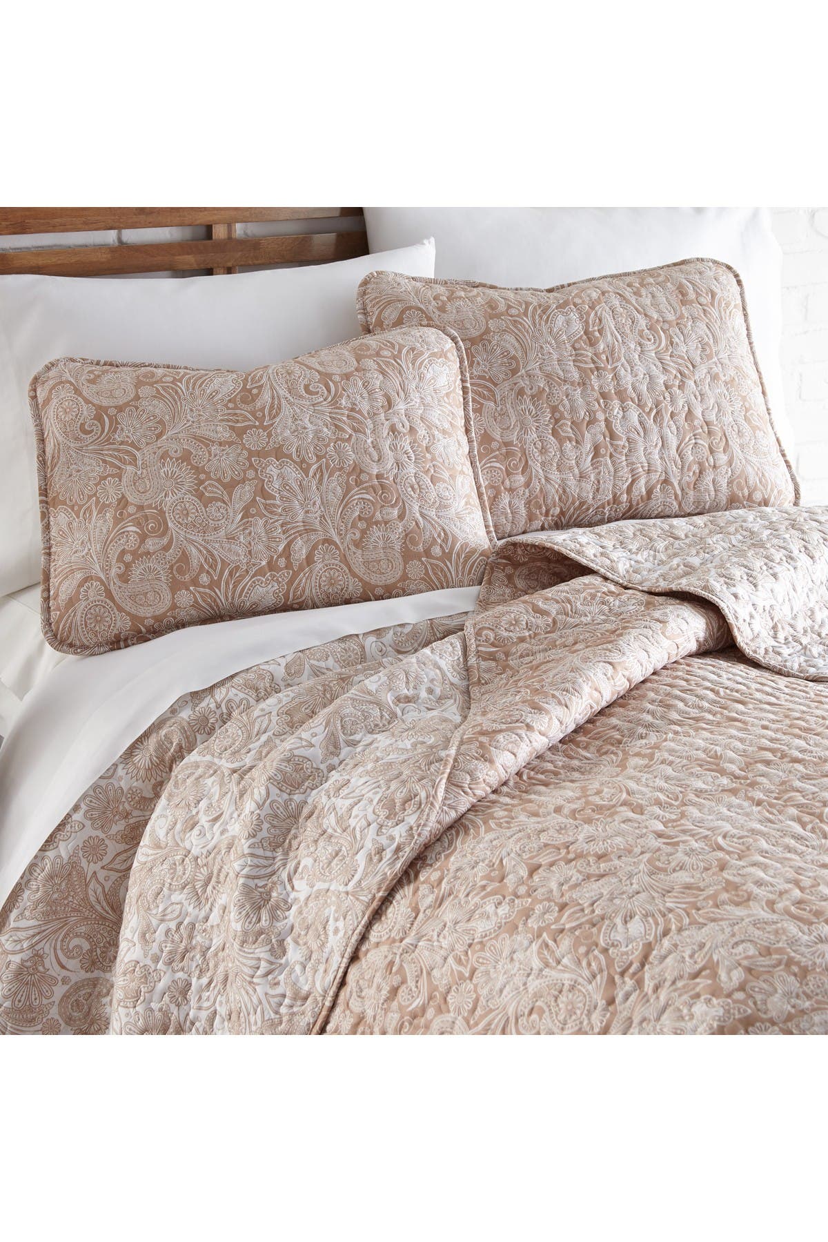 SOUTHSHORE FINE LINENS Perfect Paisley Collection - Luxury Premium Oversized Reversible Quilt Set