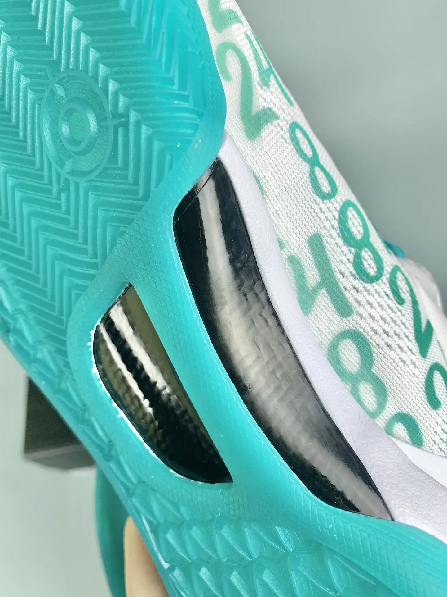 Kobe 8 Protro “Radiant Emerald” Basketball Shoes product photo from LabelPicks