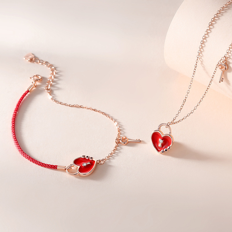 Original design, heart-shaped lock and red string bracelet for women, made of pure silver, Korean style, minimalist and unique, suitable for the wearer's zodiac year, a niche and stylish heart-shaped bracelet
