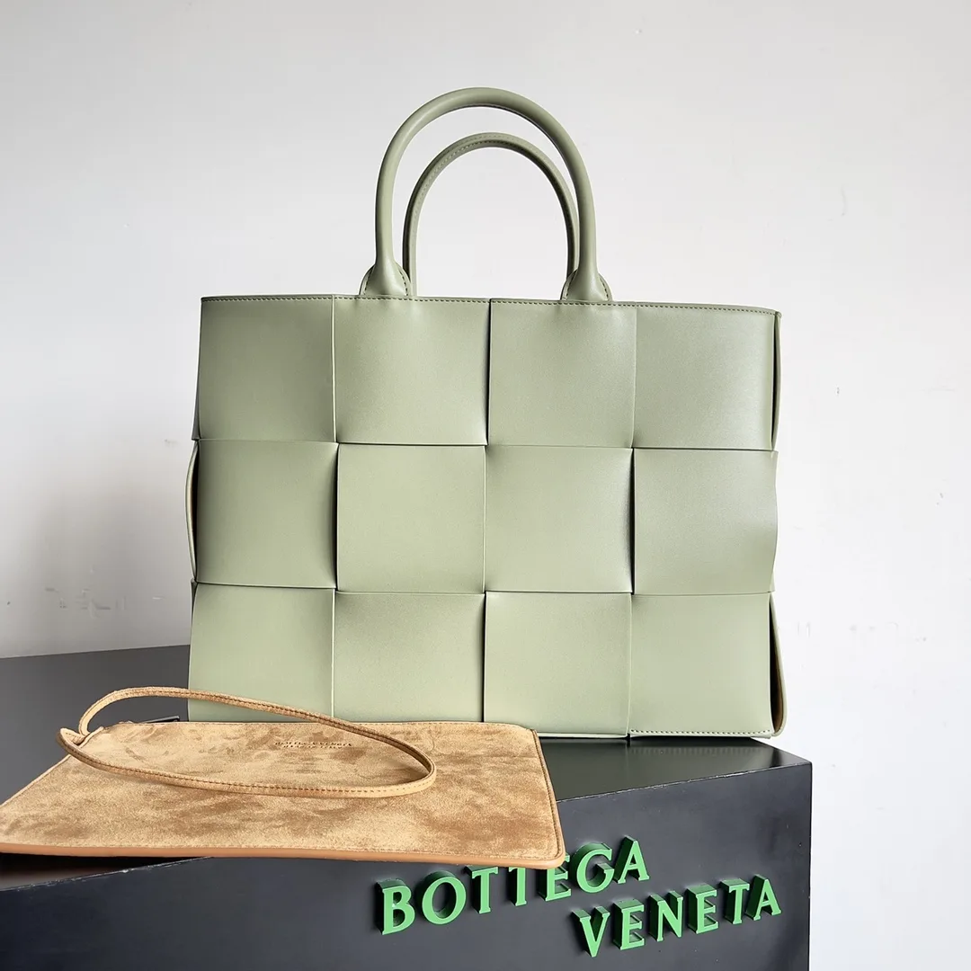 Bottega Veneta Shopper Tote Bag product photo from LabelPicks