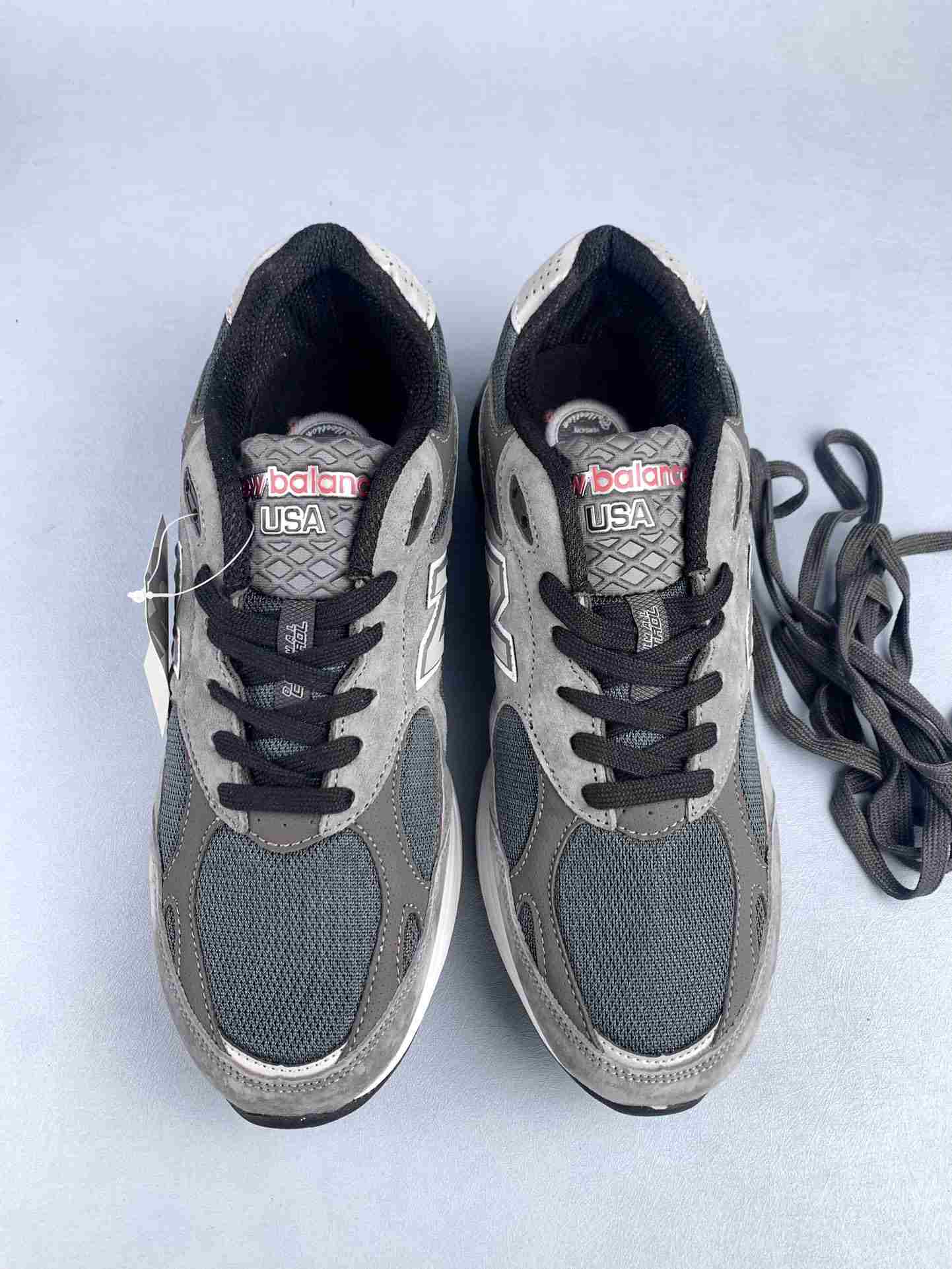 New Balance 990v3 Shoes