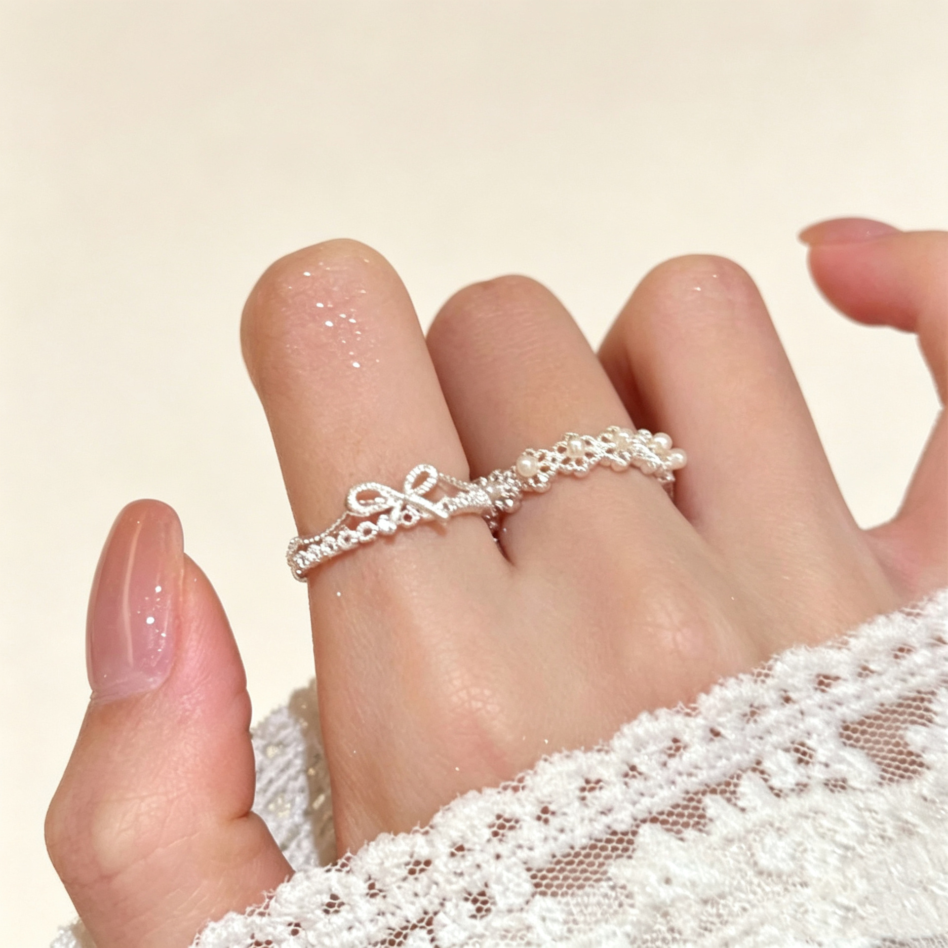 S925 sterling silver lace flower ring for women, French-style, trendy, with a unique design, and an open band that can be worn layered