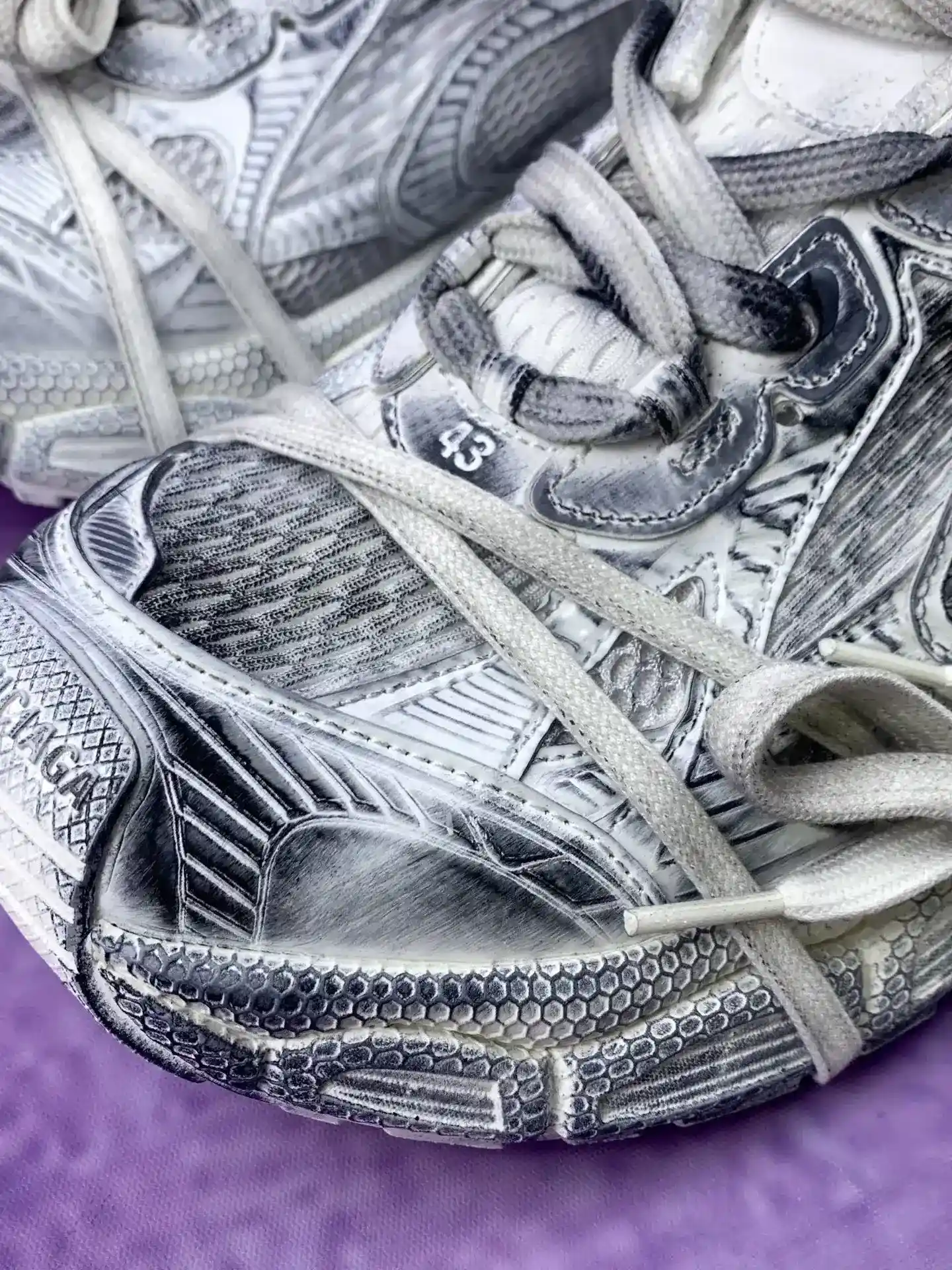 3XL Sneaker in White product photo from LabelPicks