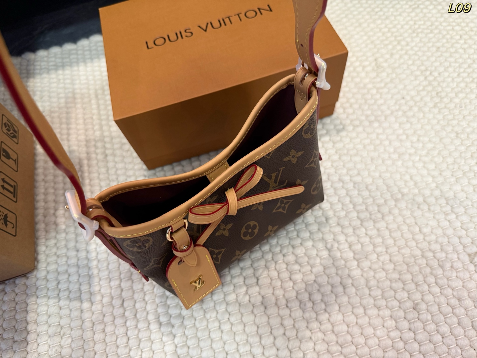 LV Nano Carryall​​