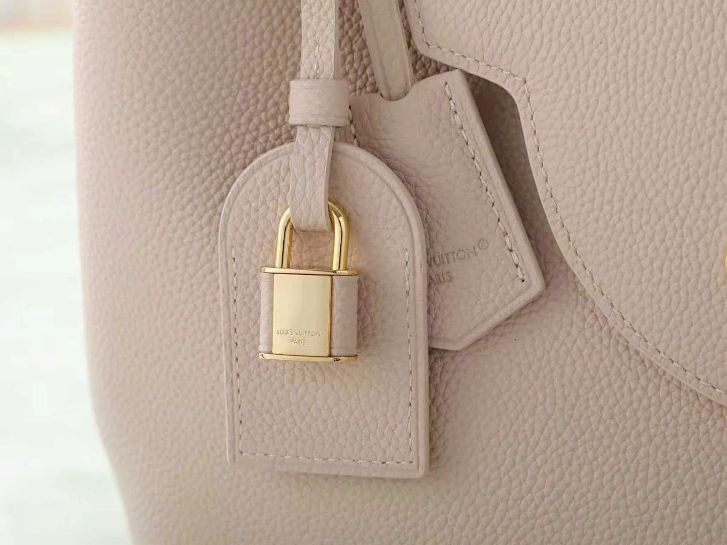 Louis Vuitton Capucines Pink Calfskin Top Handle Bag product photo from LabelPicks