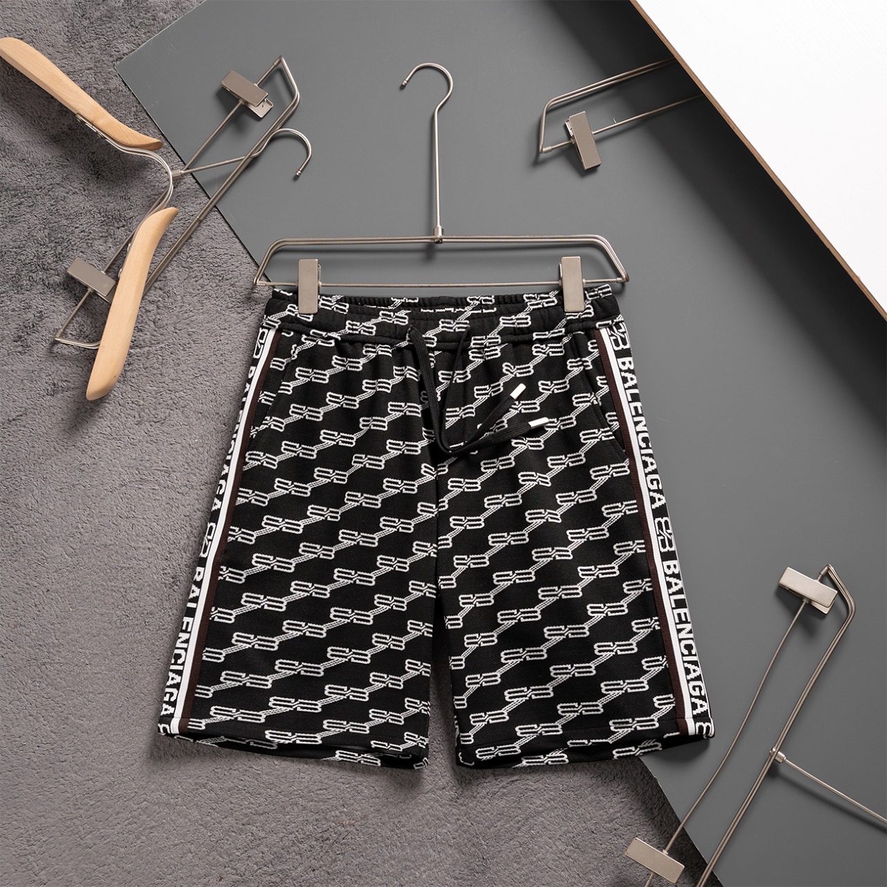 0227  classic spring and summer shorts