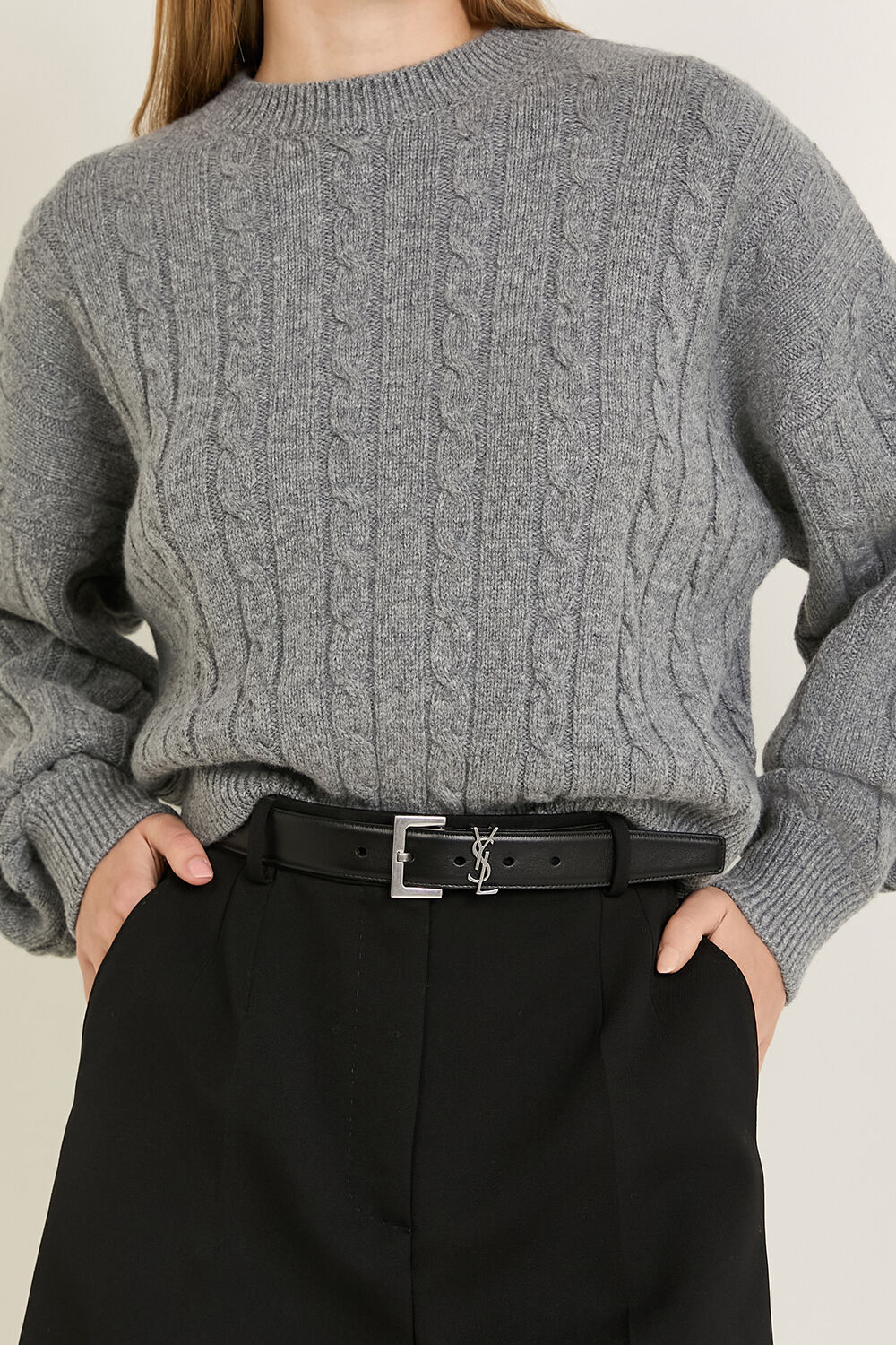 SAINT LAURENT חגורת עור שחורה עם אבזם מונוגרמי מוכסף