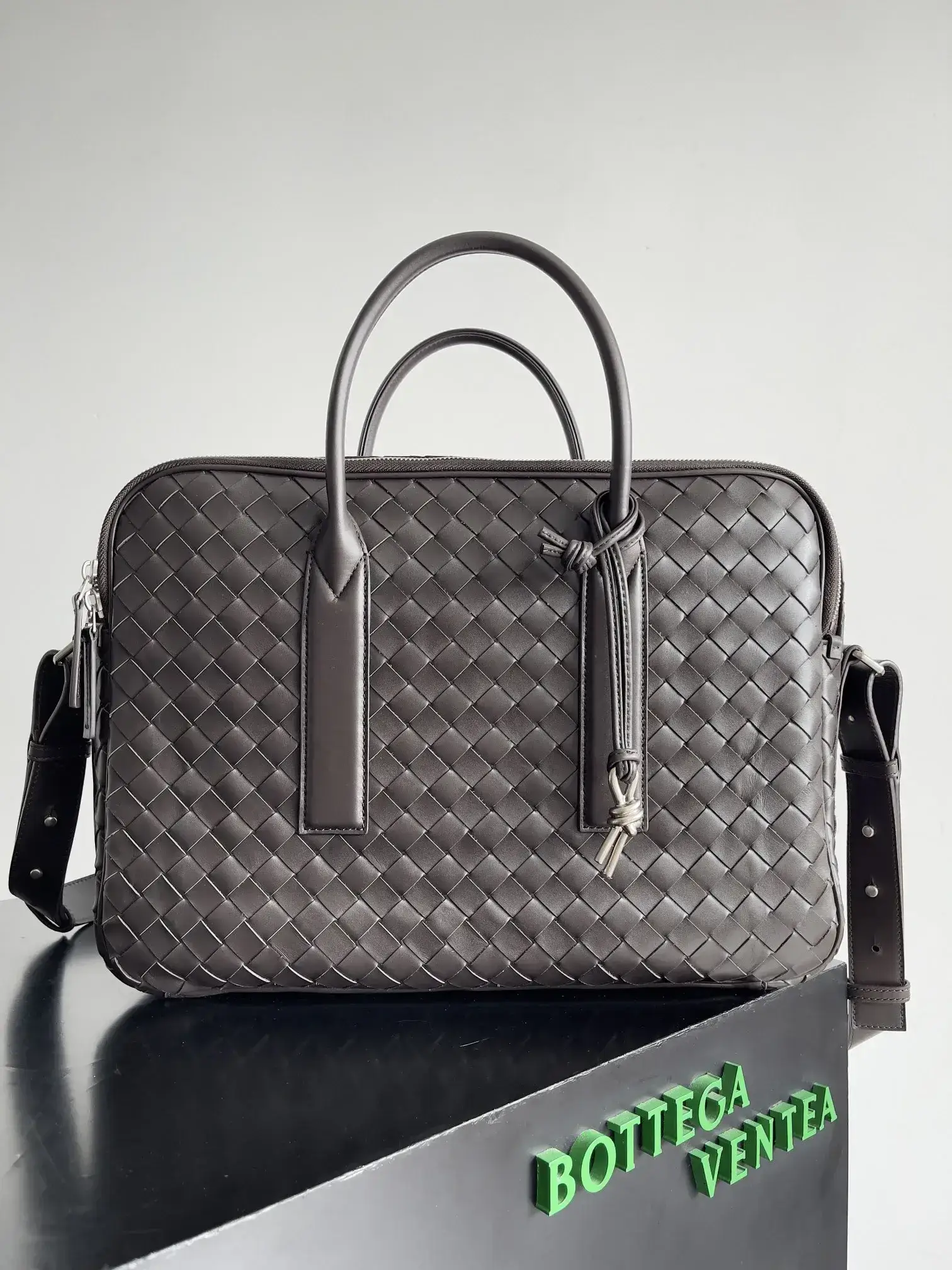 Bottega Veneta Getaway Tote Bag product photo from LabelPicks