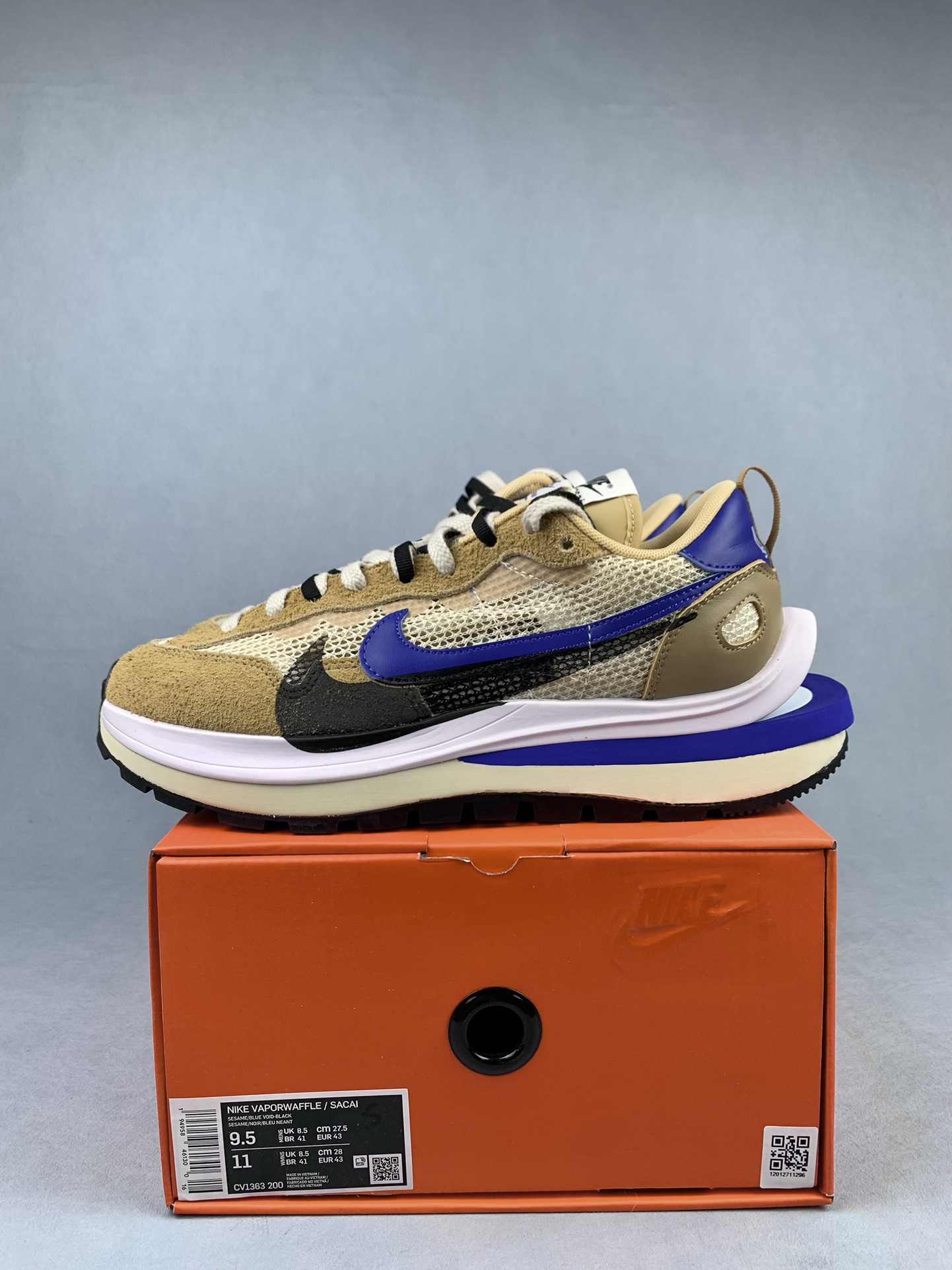 sacai x Nike VaporWaffle “Sesame and Blue Void” Shoes