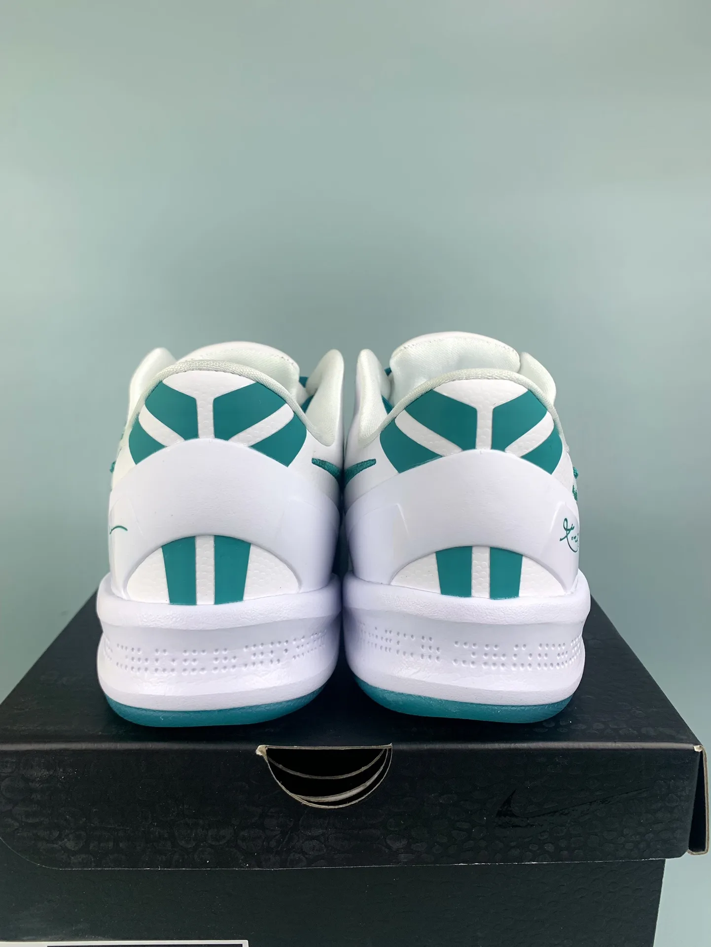 Kobe 8 Protro “Radiant Emerald” Basketball Shoes product photo from LabelPicks