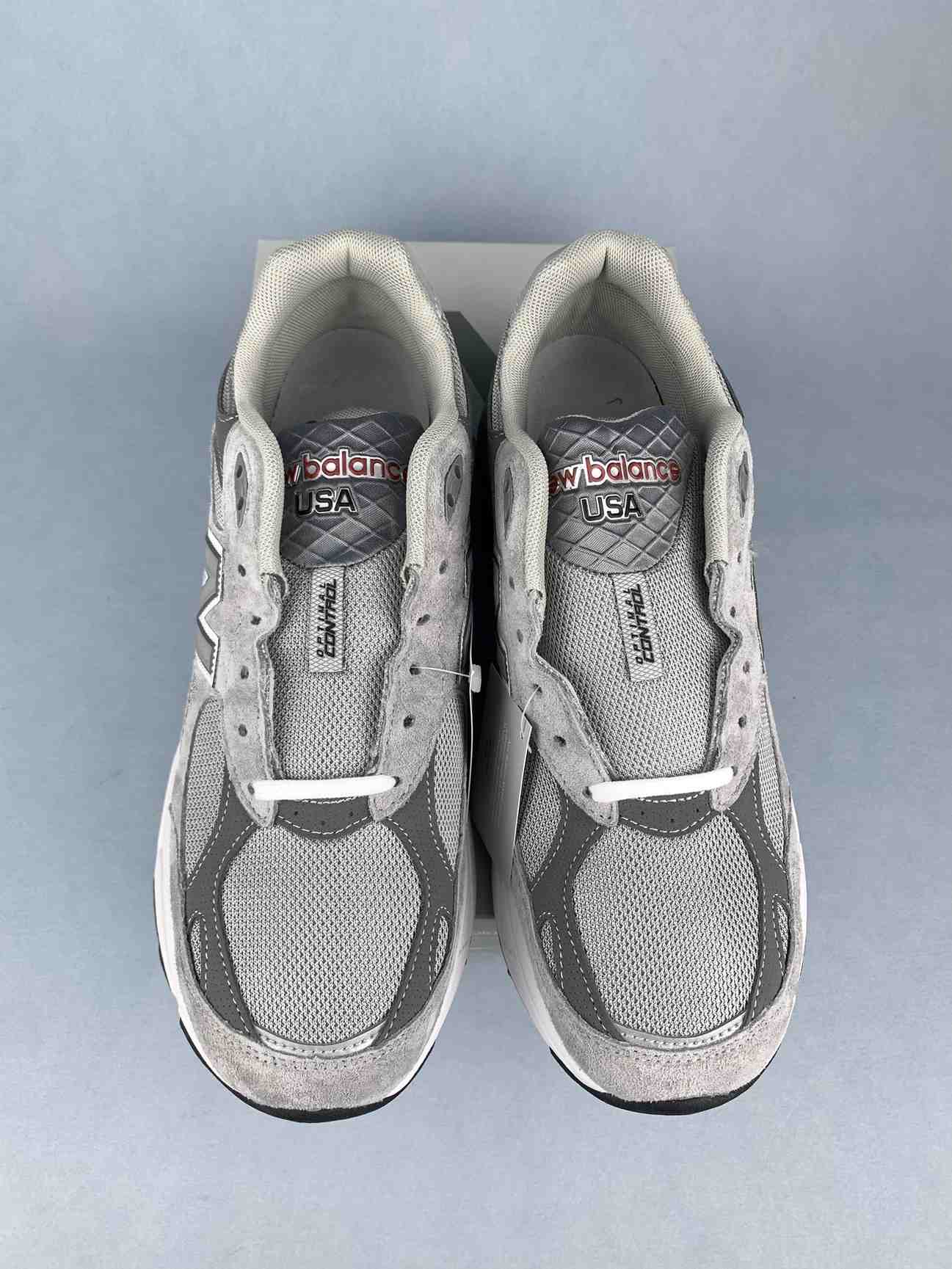 New Balance 990v3 Shoes