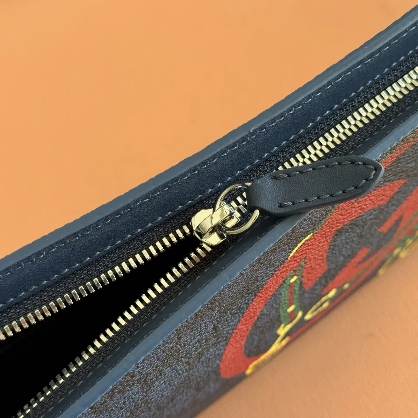 Gucci GG Supreme Canvas Clutch product photo from LabelPicks