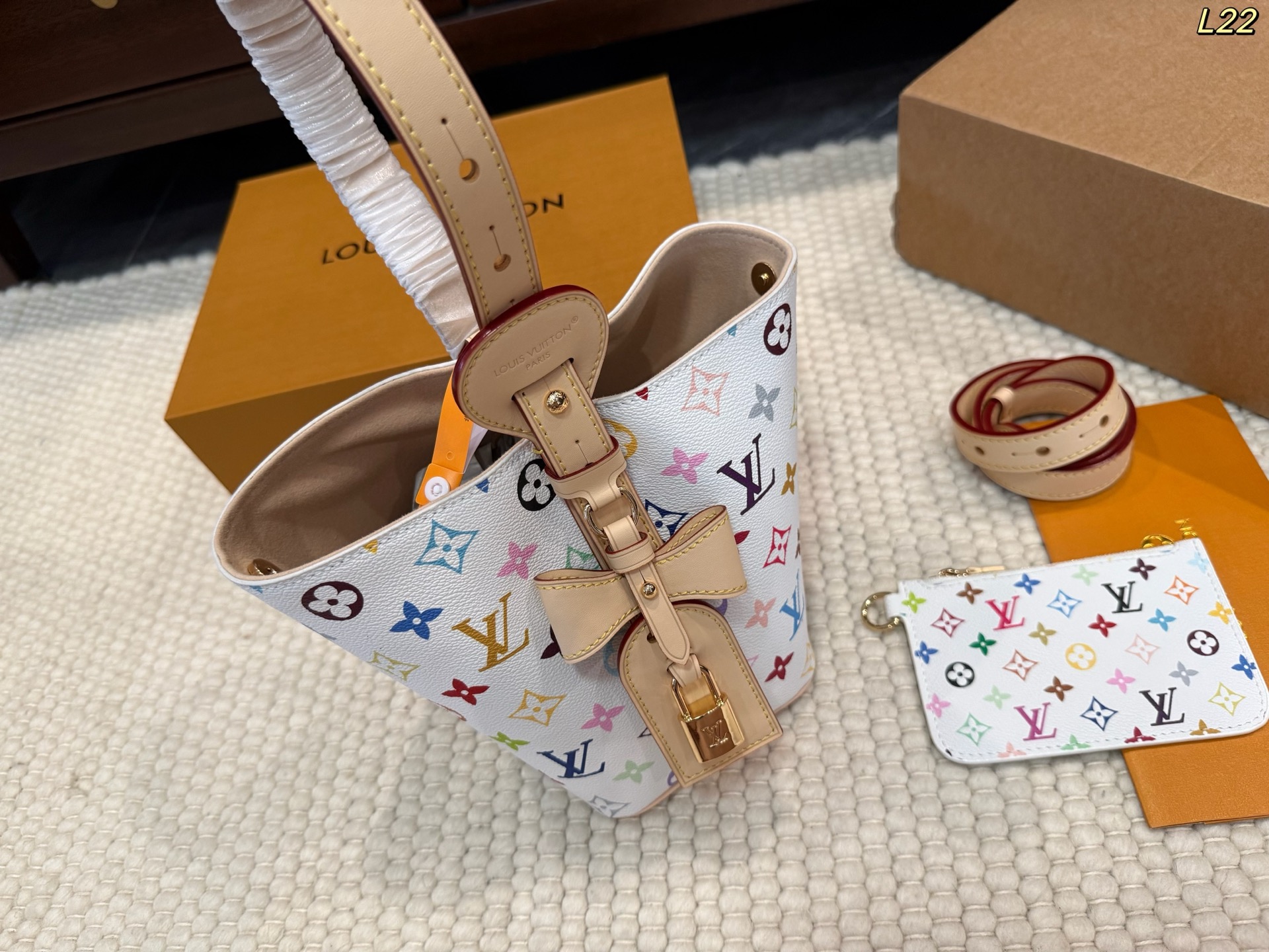 LV all in BB white tricolor bucket bag