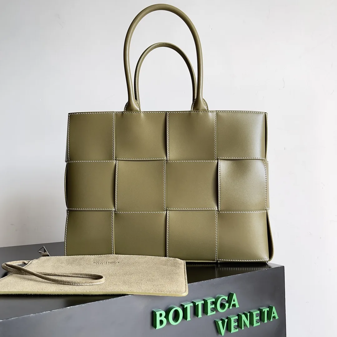 Bottega Veneta Shopper Tote Bag product photo from LabelPicks