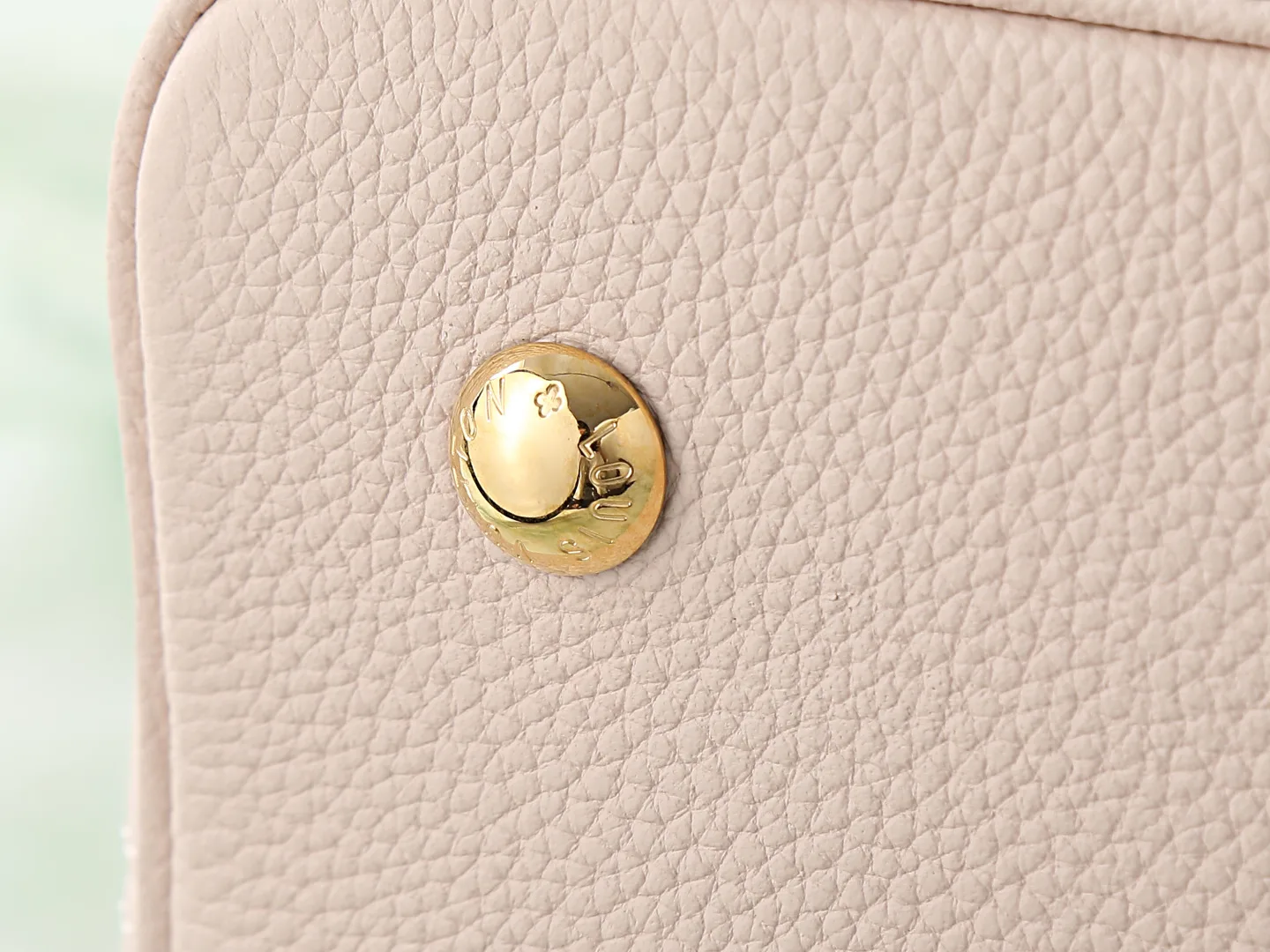 Louis Vuitton Capucines Pink Calfskin Top Handle Bag product photo from LabelPicks