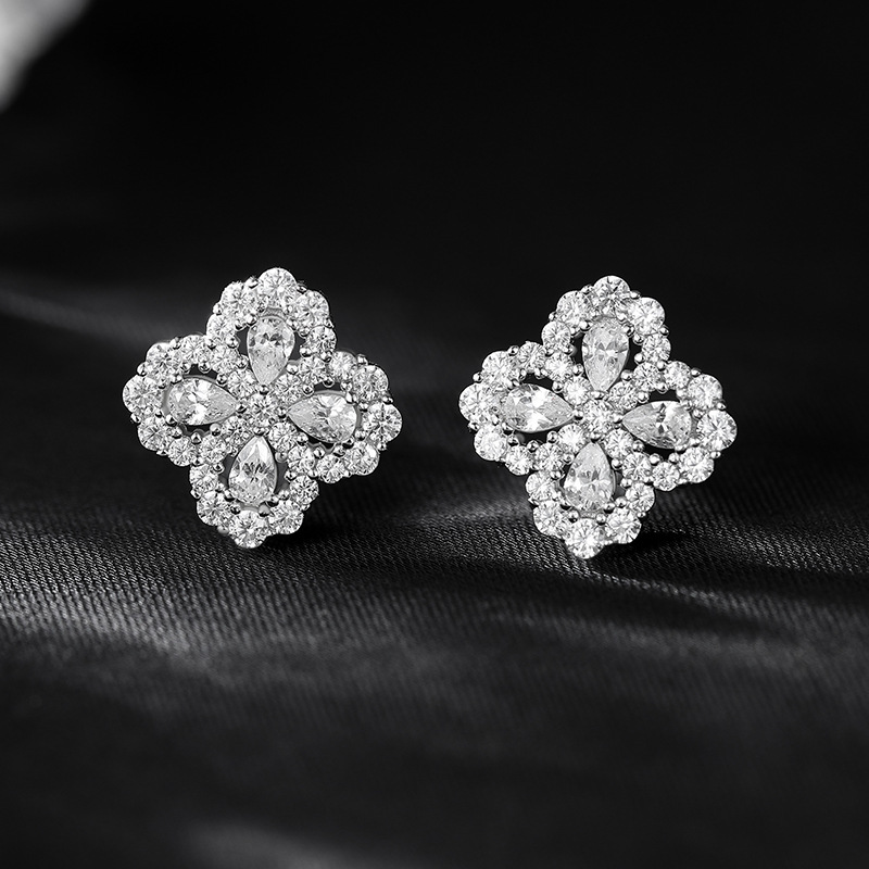 925 sterling silver dazzling four-leaf clover earrings for women, fashionable and luxurious, full of diamonds, ins-style earrings with a high-end feel