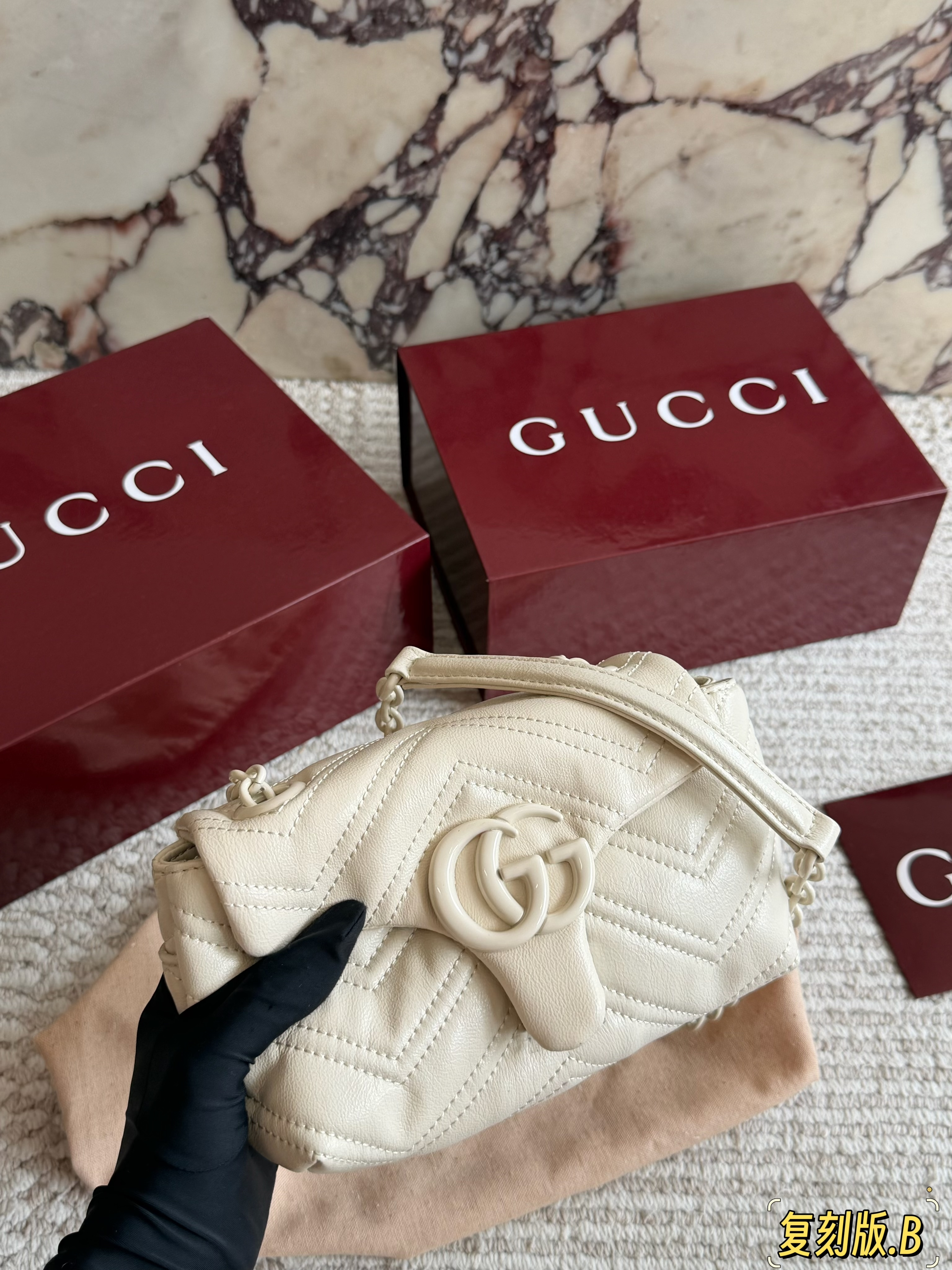 GUCCI  Marmont shoulder bag