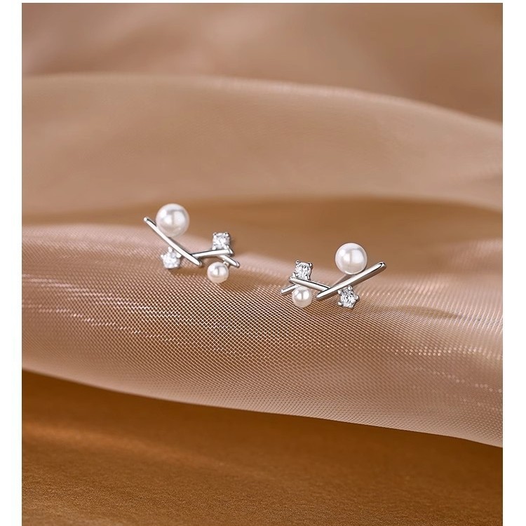 S925 sterling silver flower branch earrings, minimalist and delicate, with a unique design and a cool, understated style, perfect for women who prefer a natural and simple aesthetic