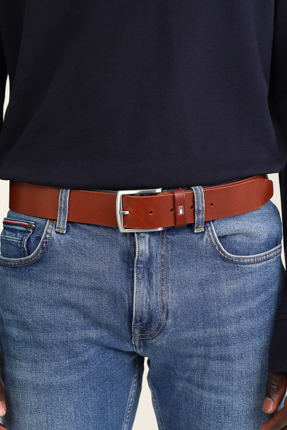 TOMMY HILFIGER חגורת עור עם אבזם מטאלי