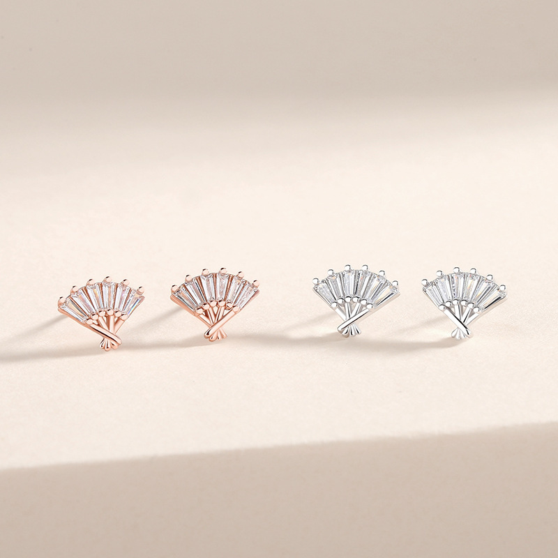 Korean-style fashionable small fan earrings, trendy geometric fan-shaped earrings, unique design, versatile, and popular on Instagram