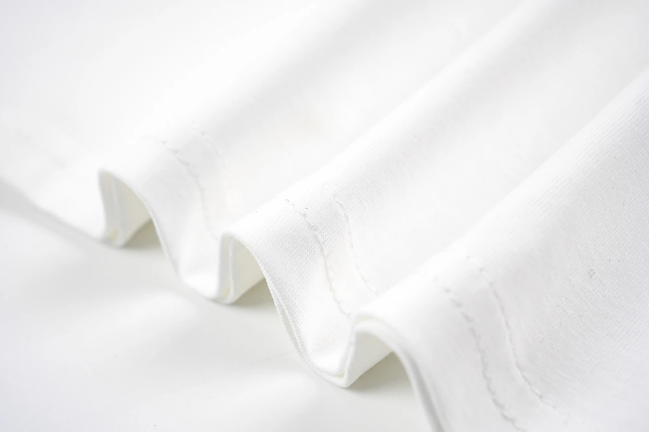 GUCCI White Gradient Hem Logo T-Shirt product photo from LabelPicks