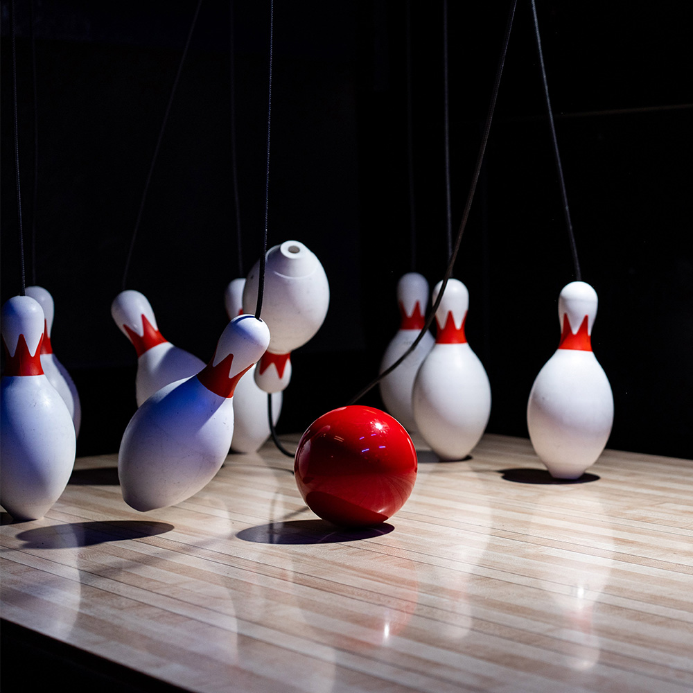 Compared with traditional bowling systems, SunEye duckpin bowling equipment offers lower energy consumption, reduced maintenance costs, and flexible venue requirements, helping operators achieve faster ROI.