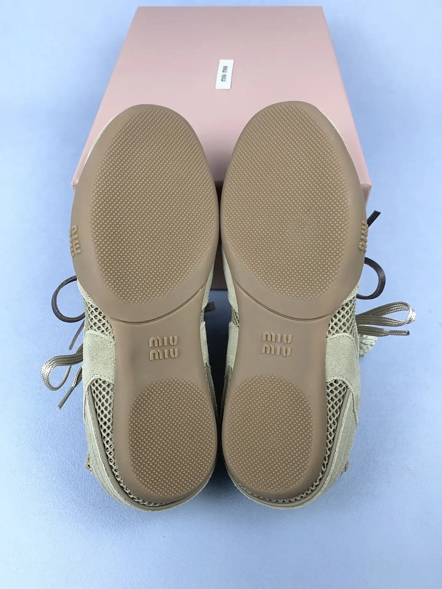 Gymnasium mesh and suede sneakers product photo from LabelPicks