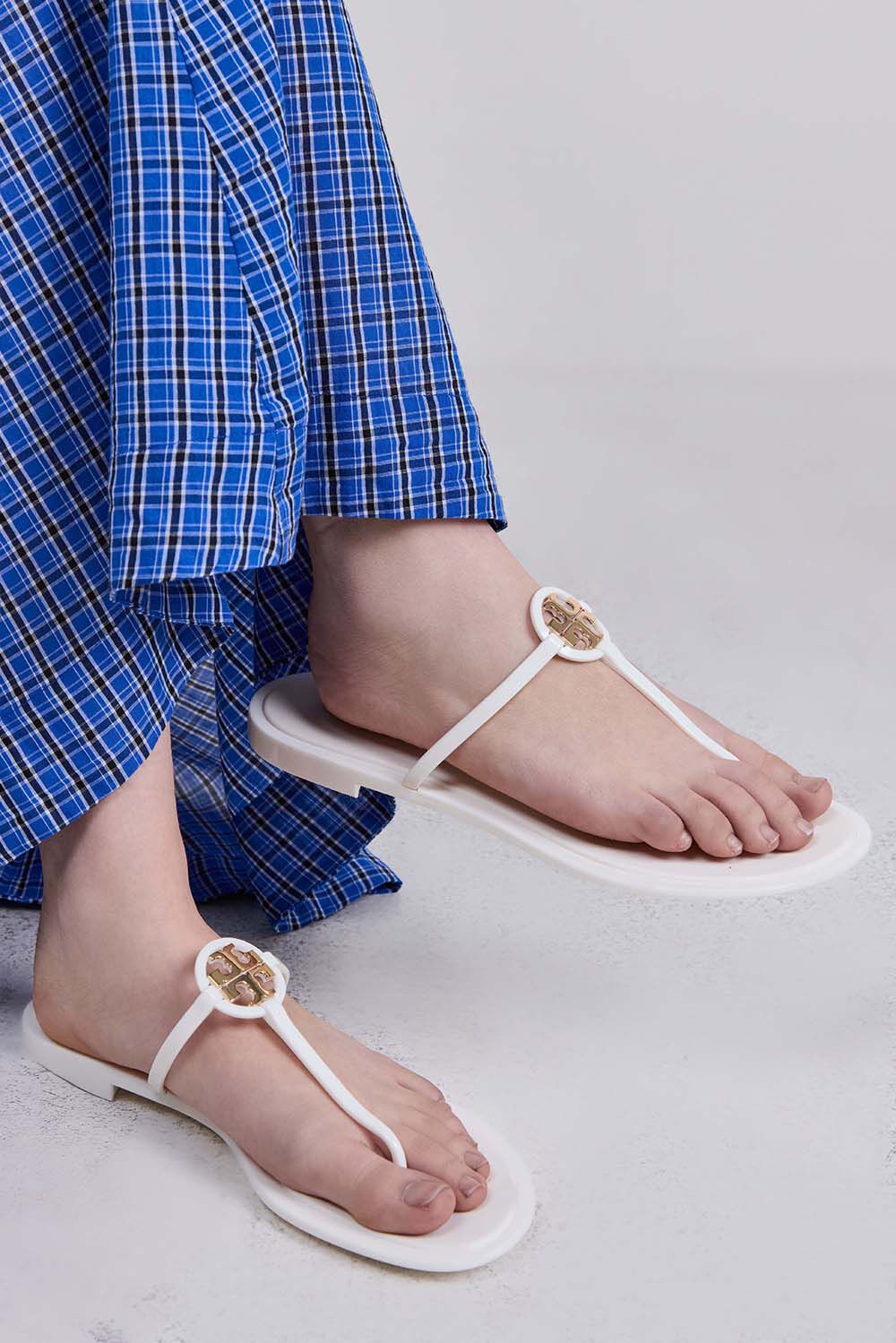 TORY BURCH כפכפי אצבע מיני מילר ג'לי