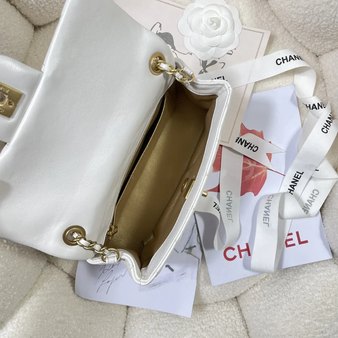 Chanel White Shoulder Bag product photo from LabelPicks