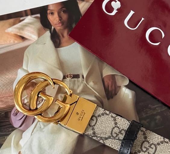 Cinto Masculino Bege Estampado com Fivela Dourada