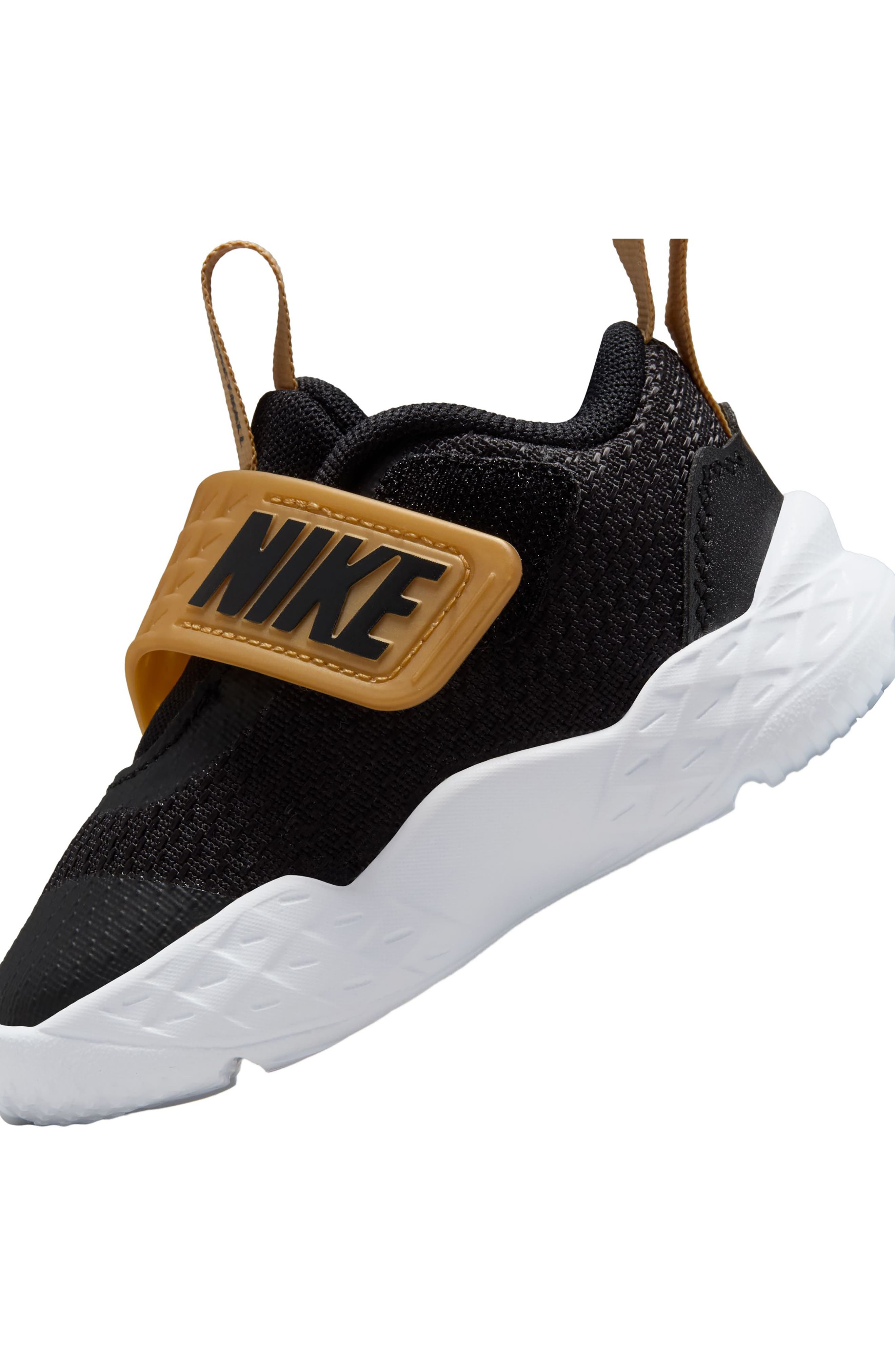 Nike Kids' Team Hustle D 12 Basketball Sneaker