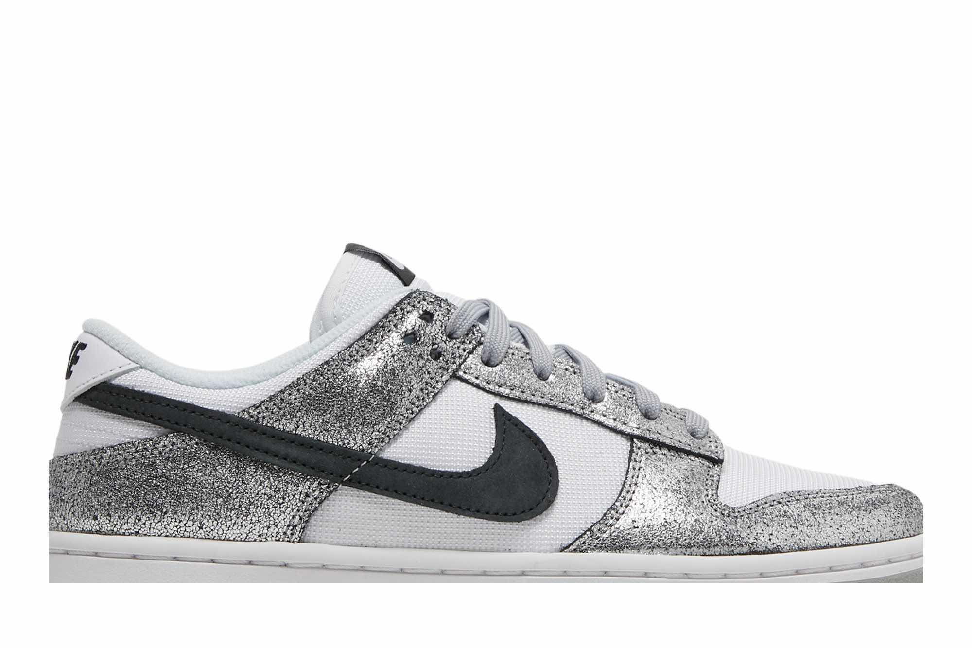 Nike Dunk Low ‘Golden Gals’ DO5882-001